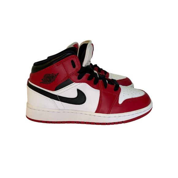 Nike Air Jordan 1 Retro Mid OG Chicago Size 4.5y - Picture 3 of 9
